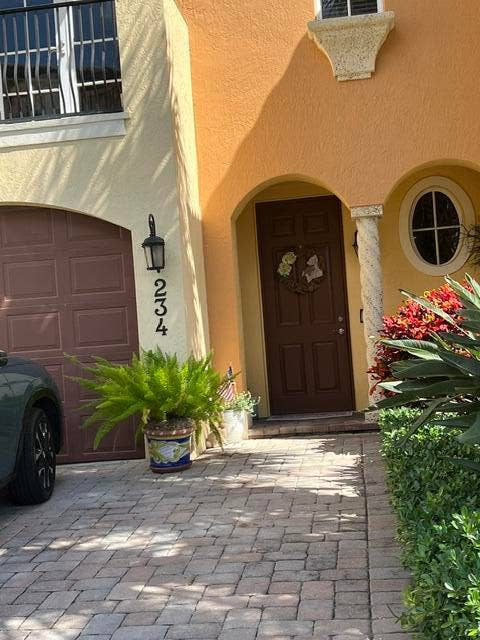 FRONT ENTRY W/PORCH