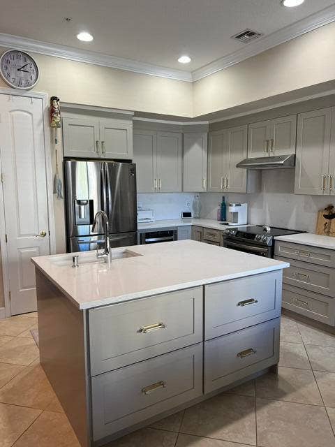 KITCHEN ISLAND