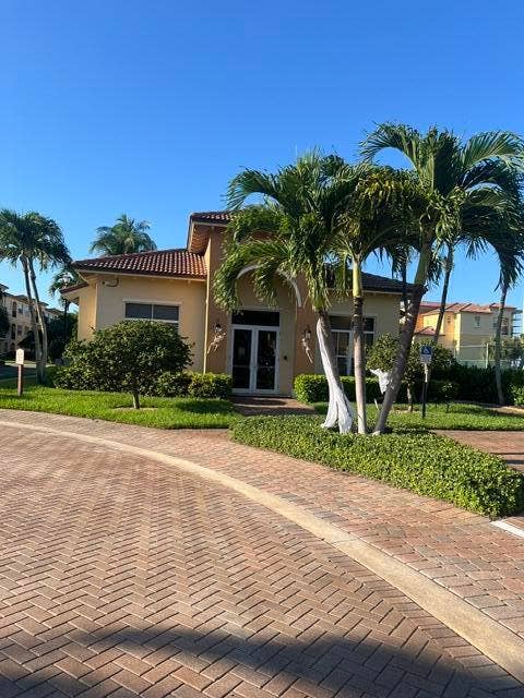 CLUBHOUSE