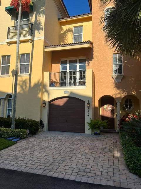 2 CAR DRIVEWAY