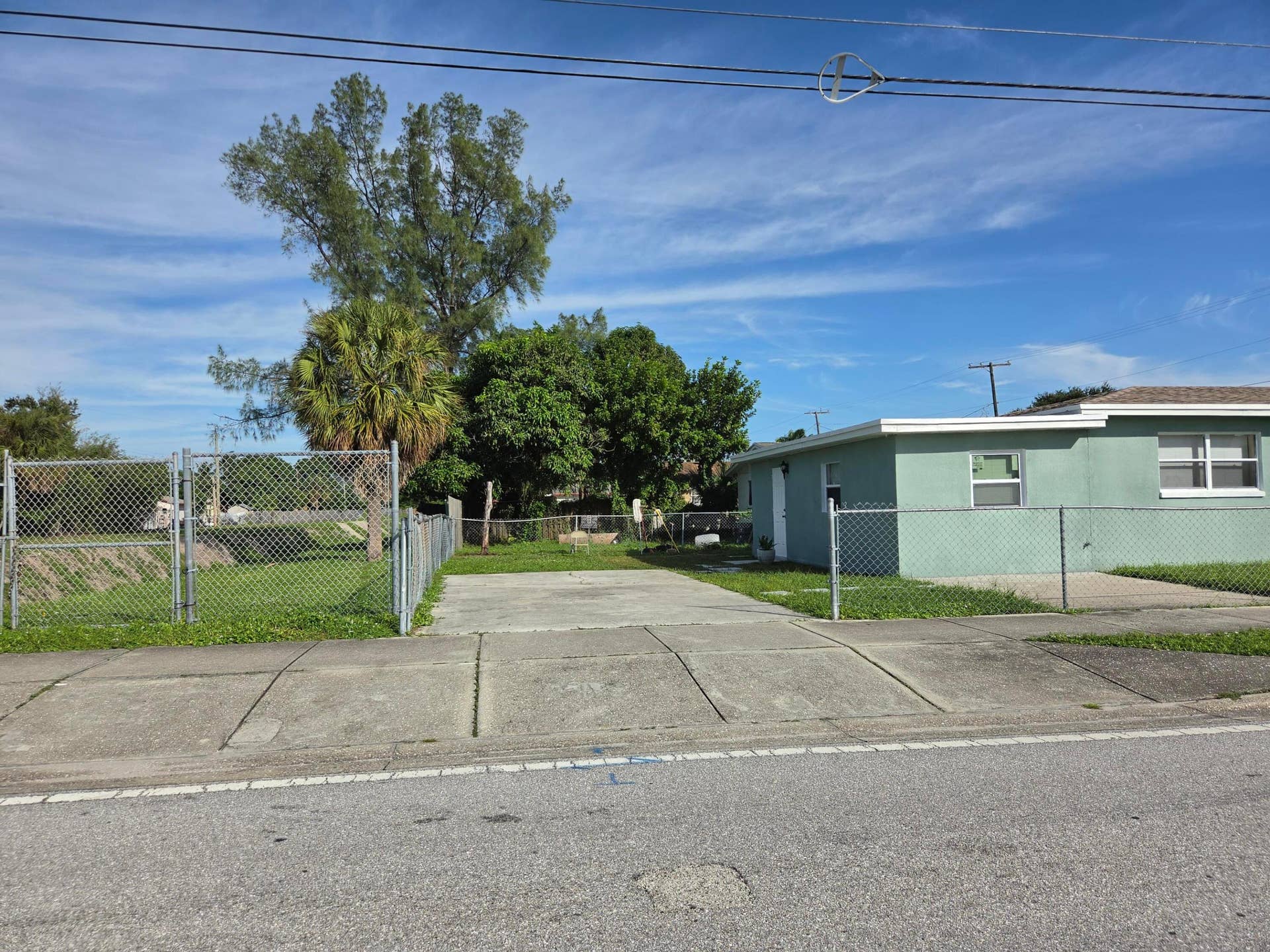 1688 W 10th Street, Riviera Beach, FL 33404 53