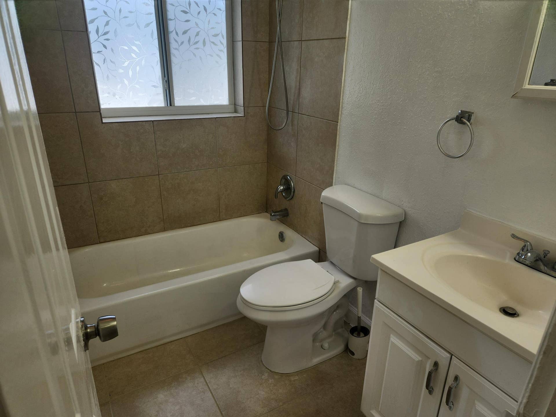 1688 W 10th Street, Riviera Beach, FL 33404 1000031454