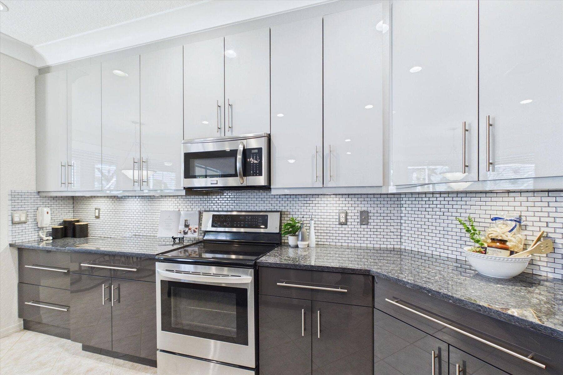 12776 CORAL LAKES Drive, Boynton Beach, FL 33437 Custom 42" Cabinets