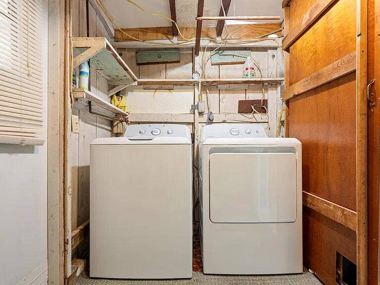 1404 Binney Drive, Fort Pierce, FL 34949 Between units in patio