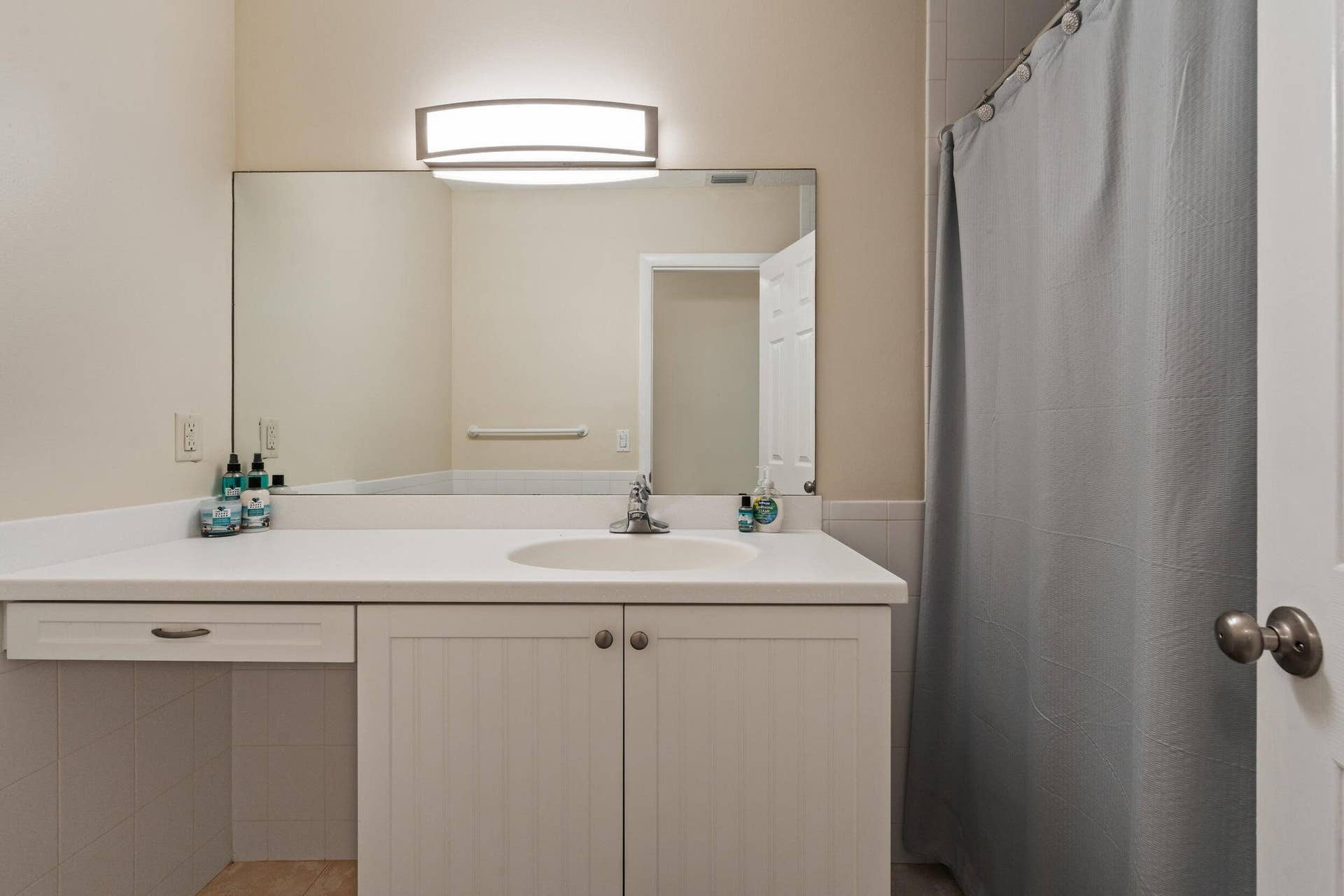 16 - Guest Bathroom