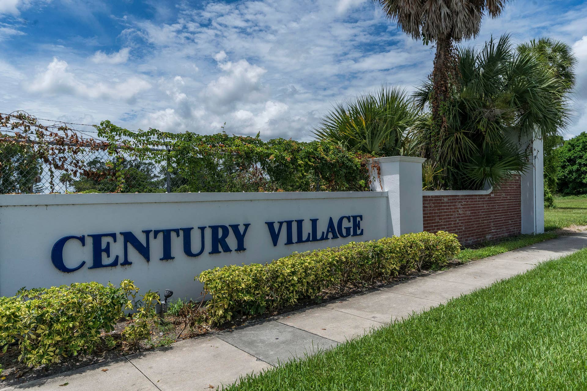 156 Berkshire G, West Palm Beach, FL 33417 CenturyVillageEntrance