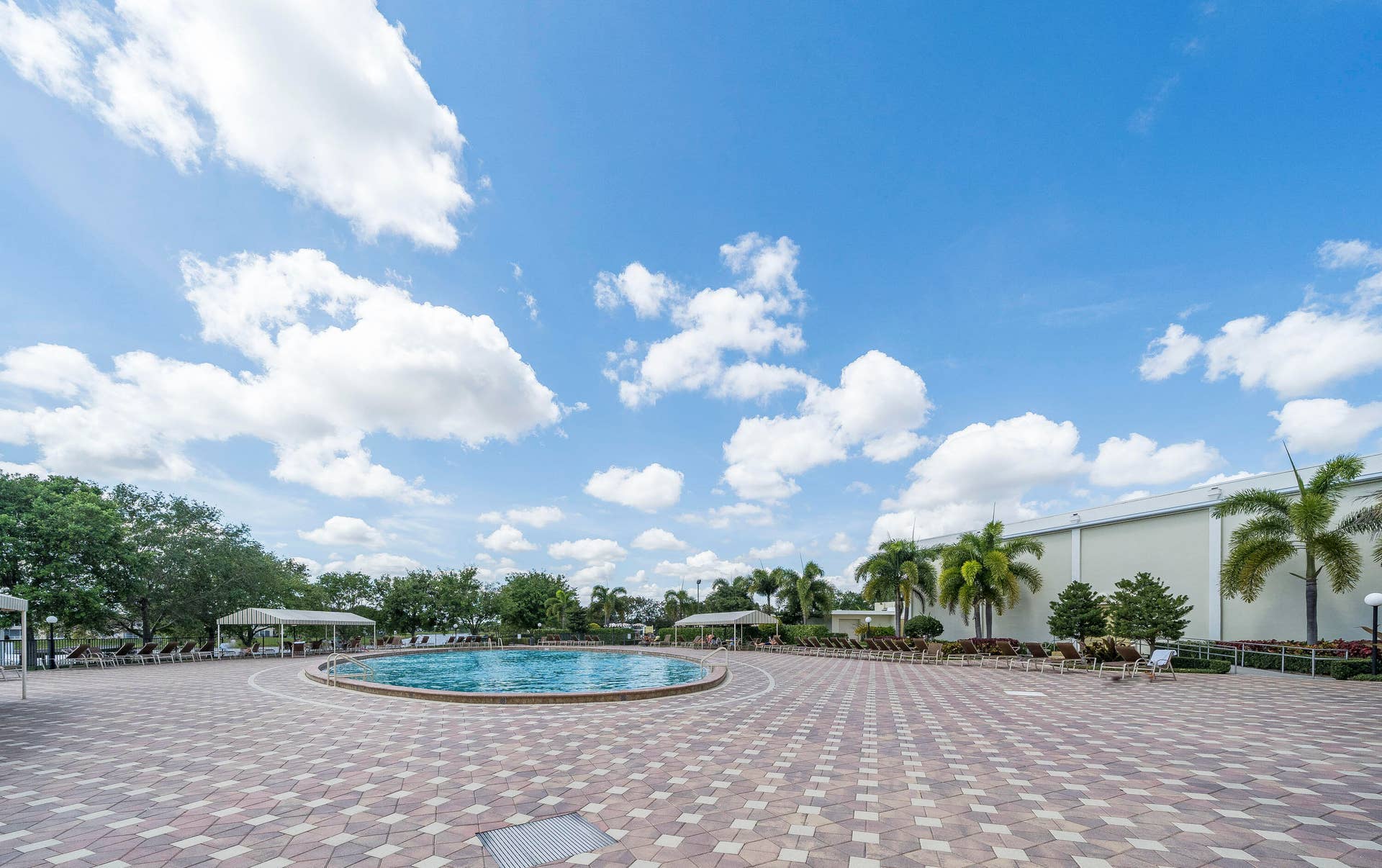 156 Berkshire G, West Palm Beach, FL 33417 Community pool