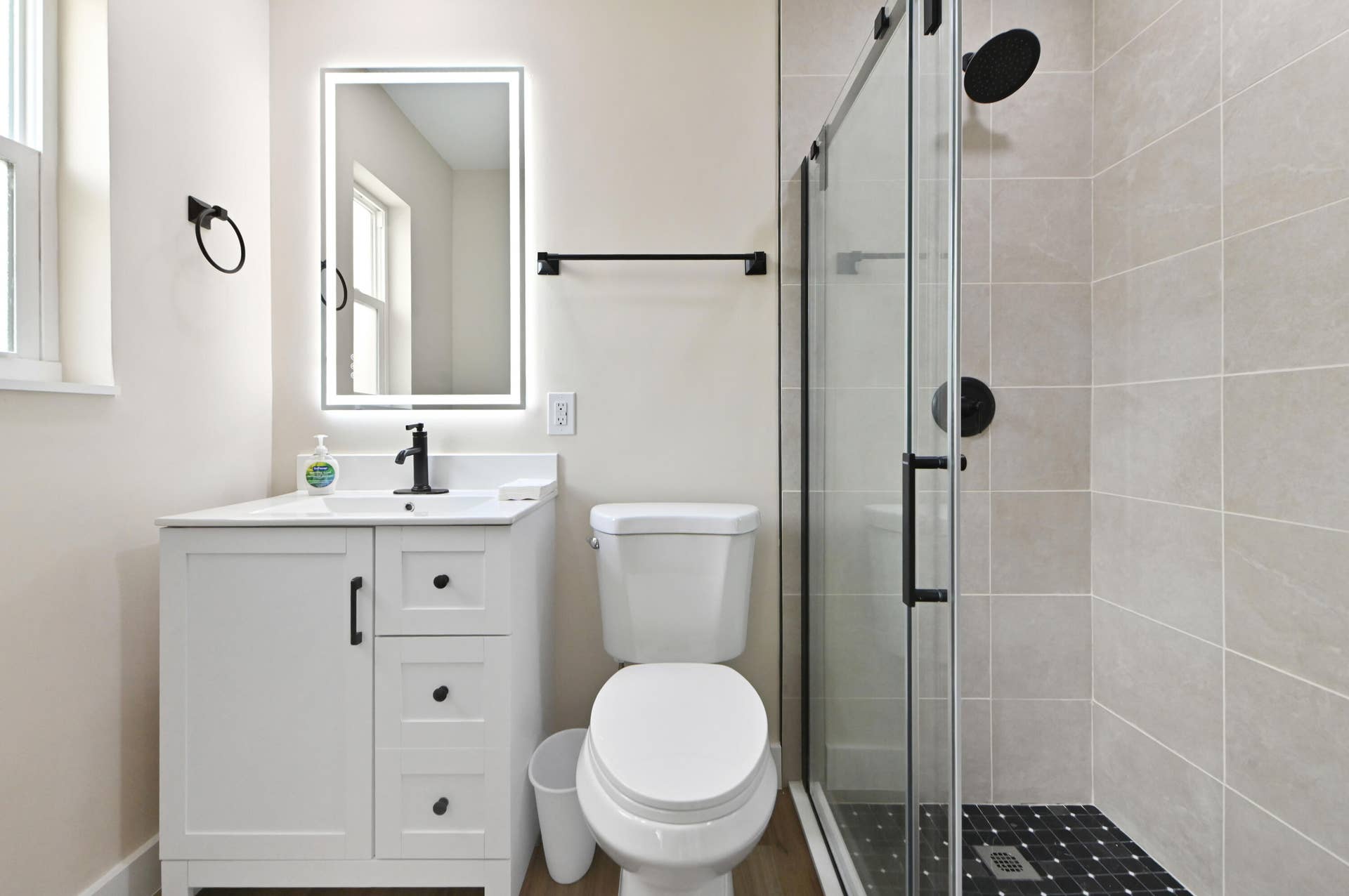 30 Bathroom 03