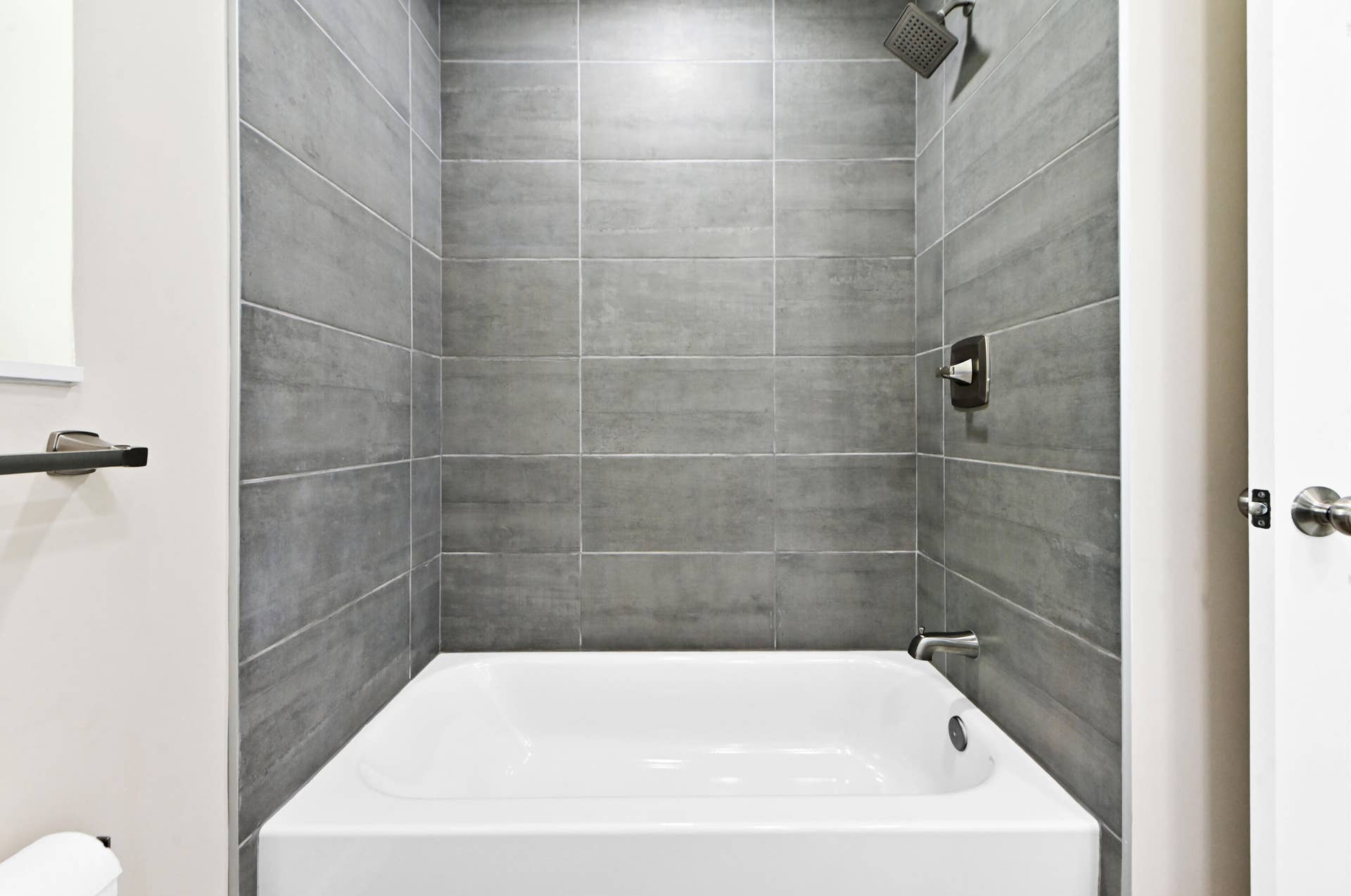 26 Bathroom 02