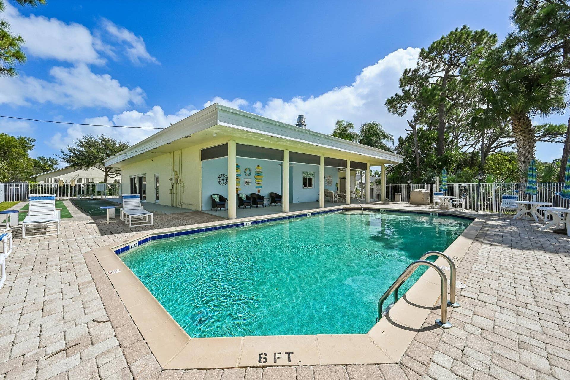 Club Pool