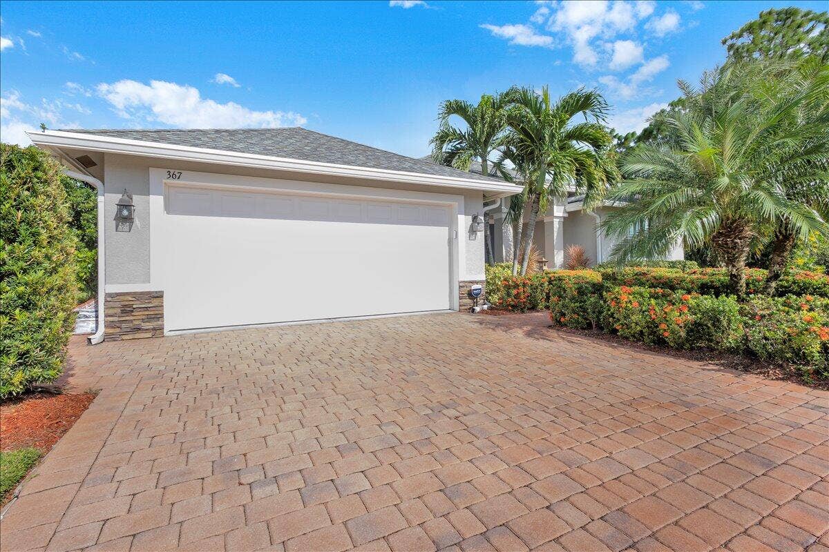 367 SW Vista Lake DR