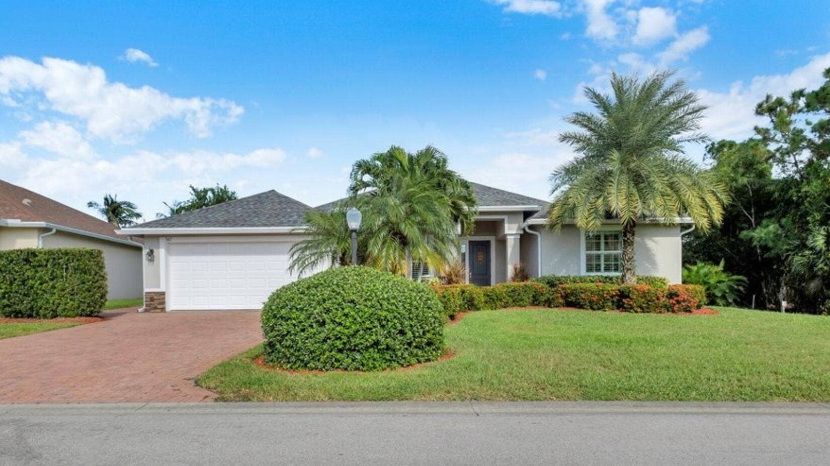 367 SW Vista Lake Dr