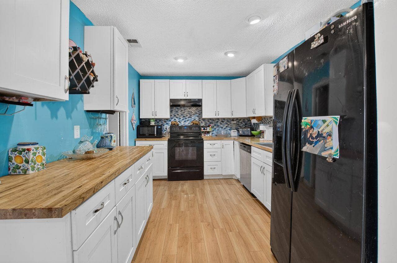 731 SW 1st Court, Boynton Beach, FL 33426 Kitchen