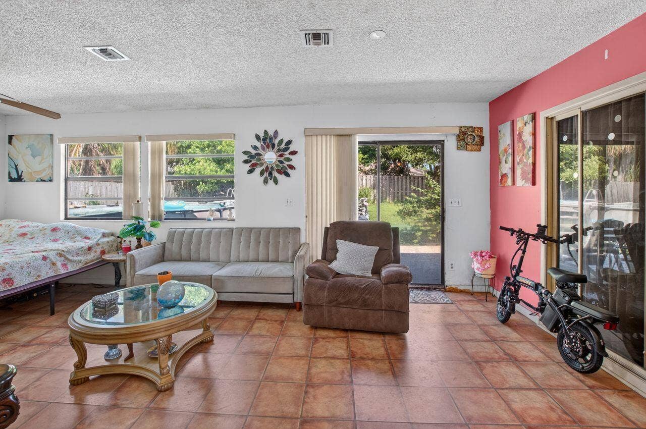 731 SW 1st Court, Boynton Beach, FL 33426 Living