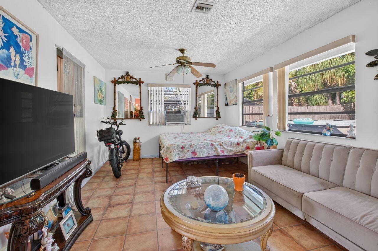 731 SW 1st Court, Boynton Beach, FL 33426 Living
