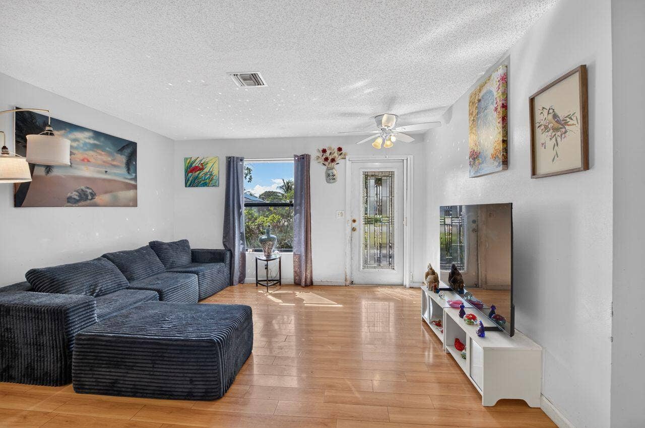 731 SW 1st Court, Boynton Beach, FL 33426 Living