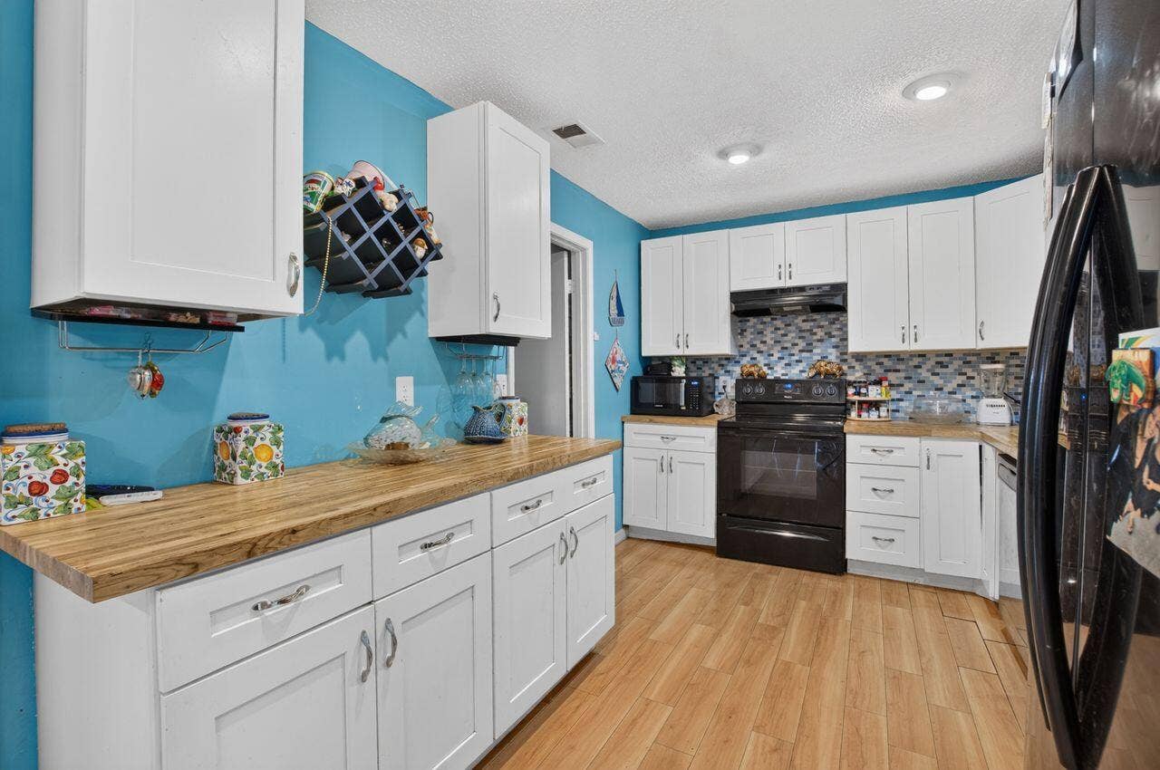 731 SW 1st Court, Boynton Beach, FL 33426 Kitchen