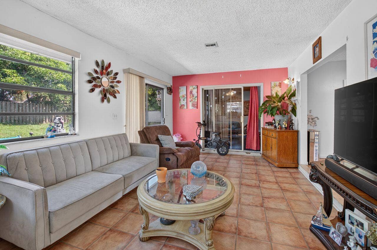 731 SW 1st Court, Boynton Beach, FL 33426 Living