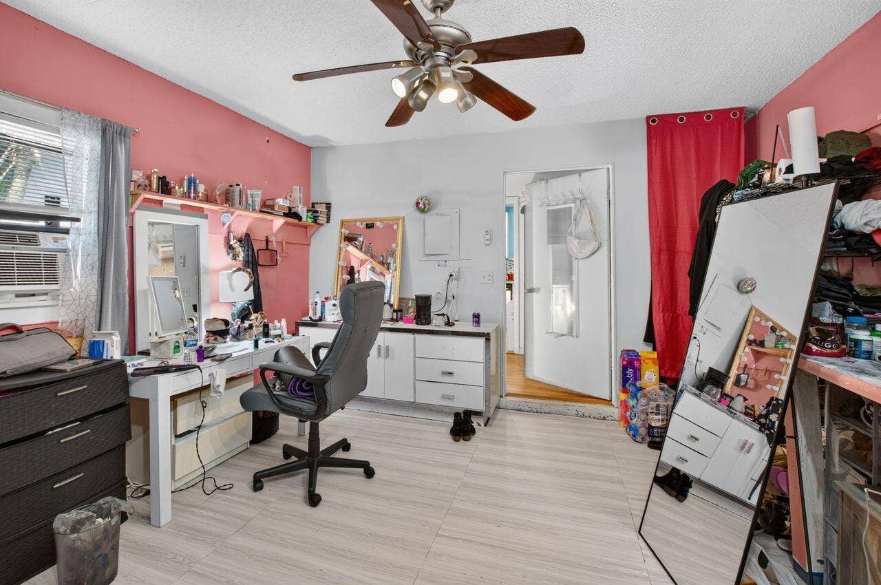731 SW 1st Court, Boynton Beach, FL 33426 Garage
