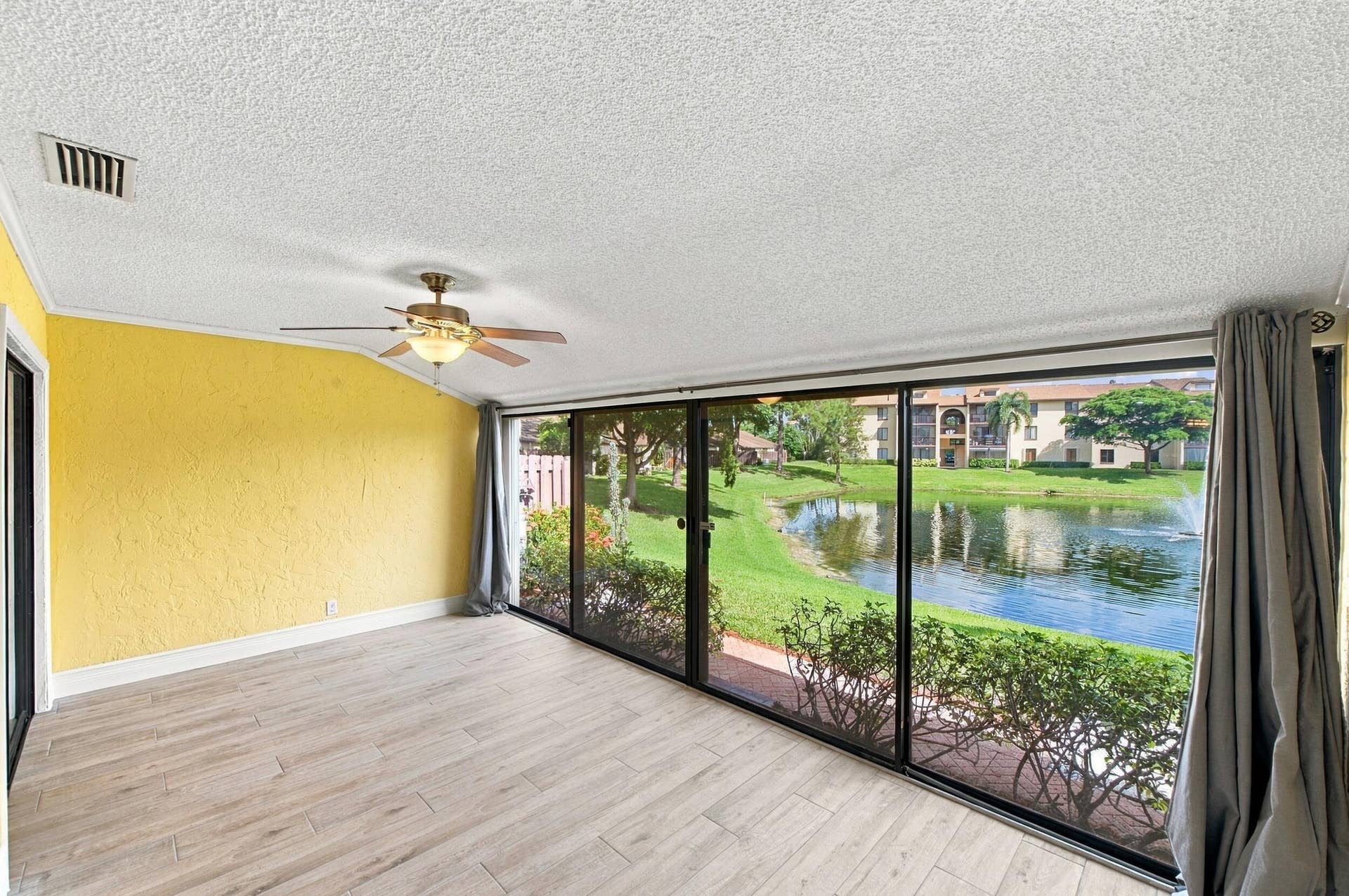 612 Sea Pine Way, #C, Greenacres, FL 33415 Living room