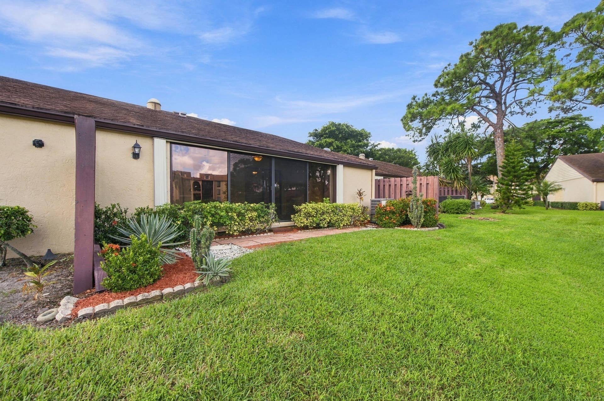 612 Sea Pine Way, #C, Greenacres, FL 33415 Yard