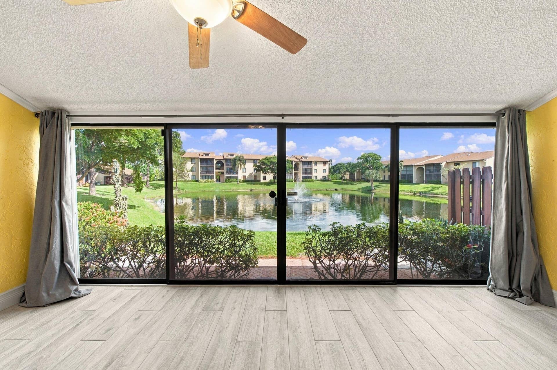 612 Sea Pine Way, #C, Greenacres, FL 33415 Living room