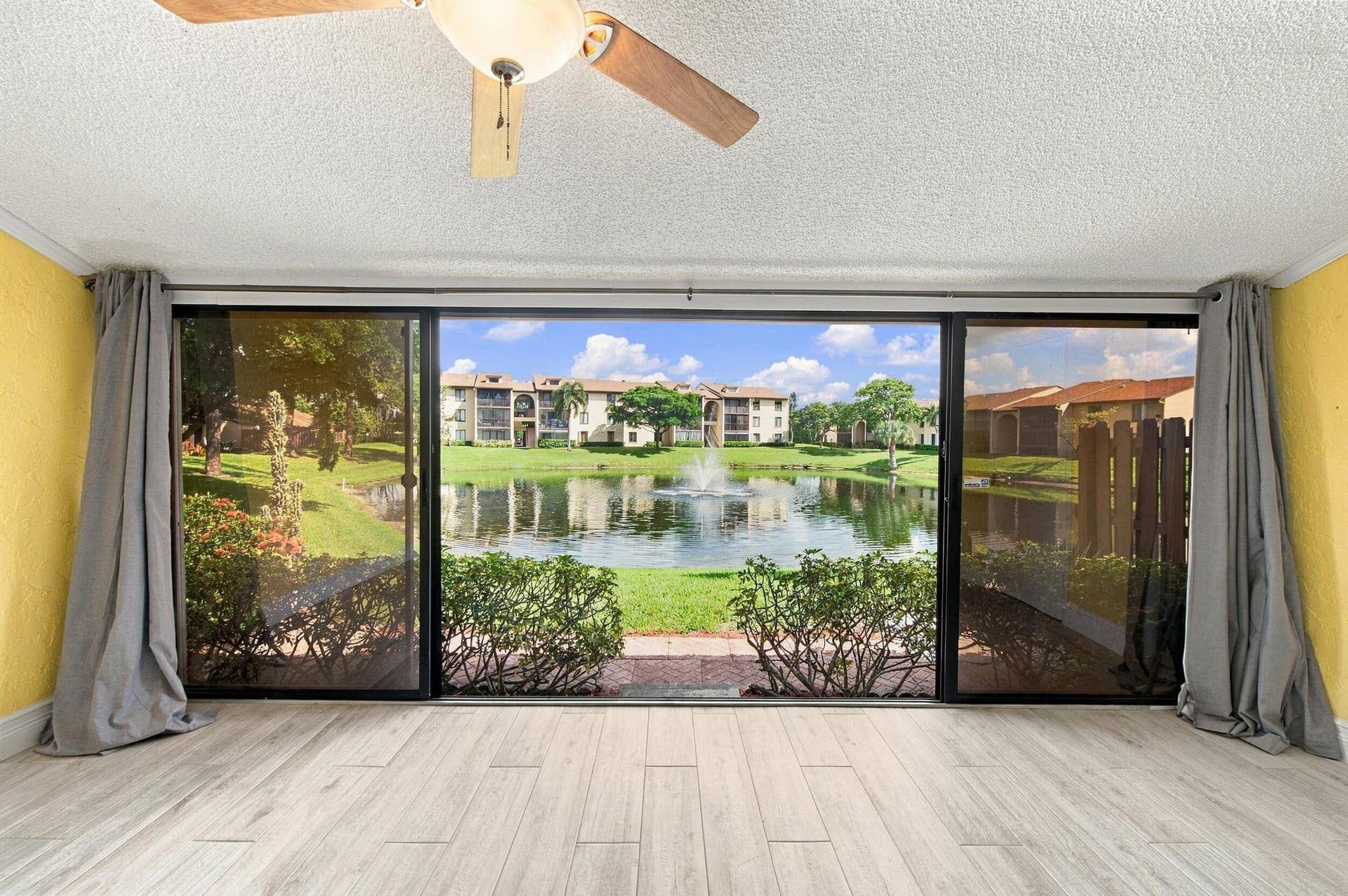 612 Sea Pine Way, #C, Greenacres, FL 33415 Living room