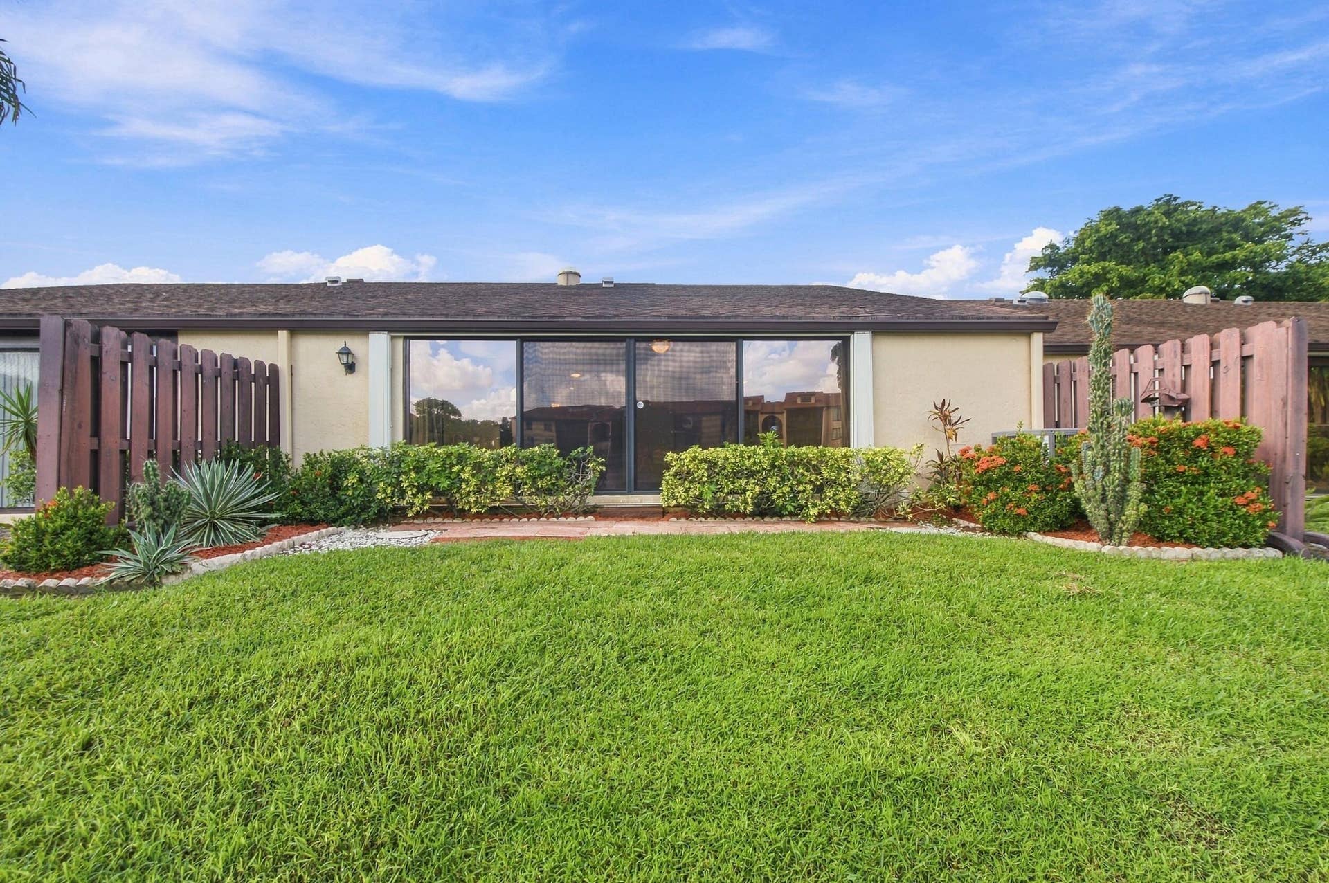 612 Sea Pine Way, #C, Greenacres, FL 33415 Yard