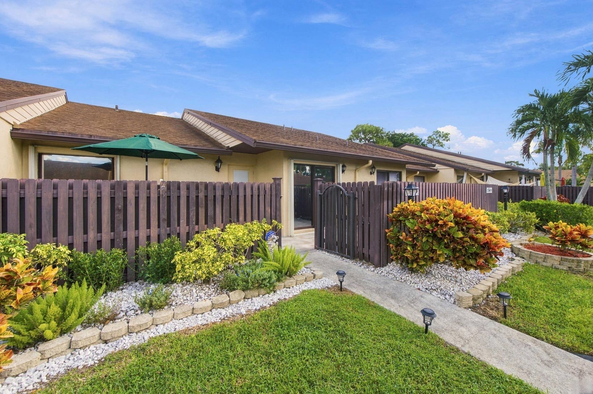 612 Sea Pine Way, #C, Greenacres, FL 33415 Walkway