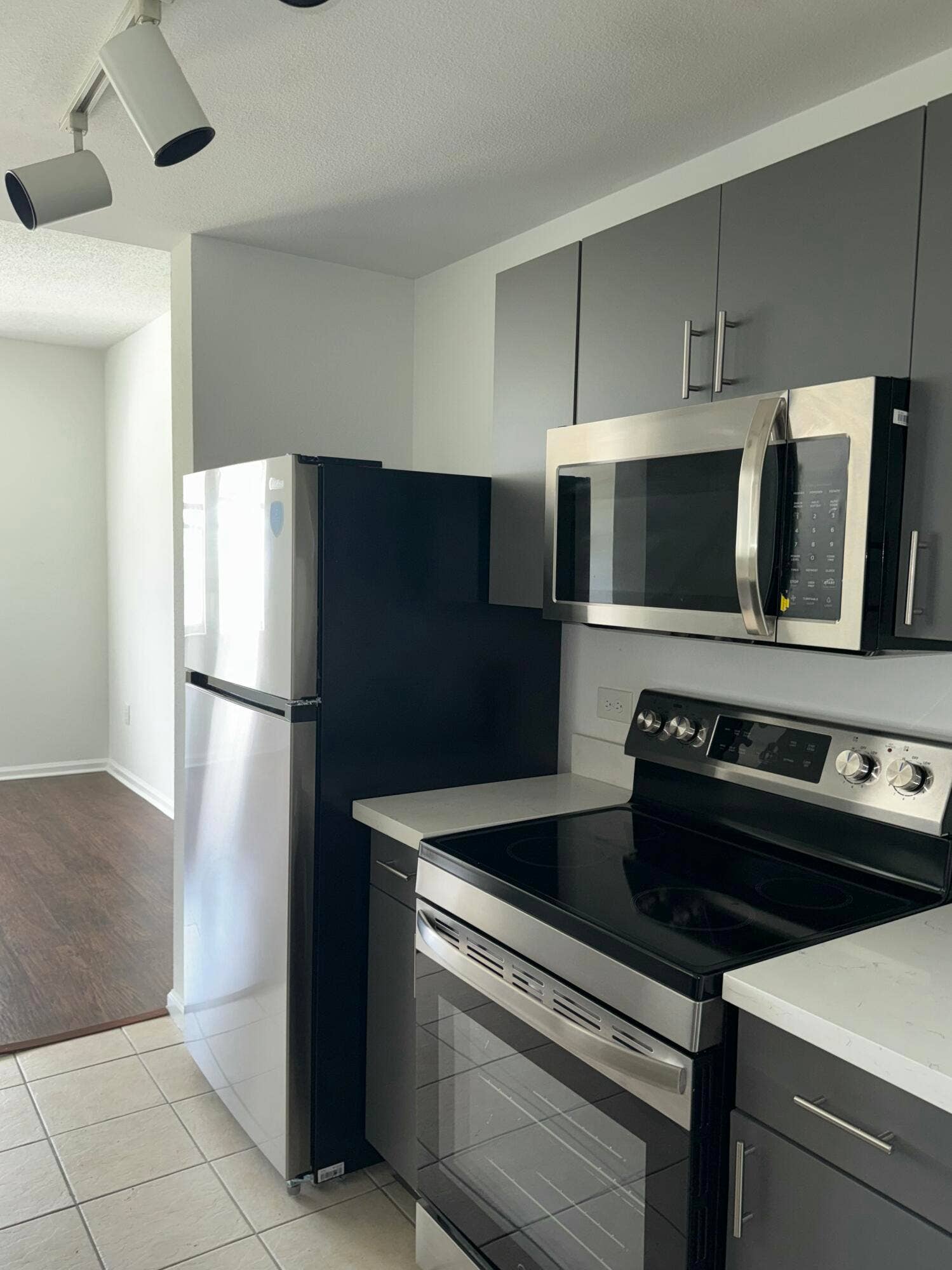 533 NE 3rd Avenue, #Apt 541, Fort Lauderdale, FL 33301 Updated Kitchen