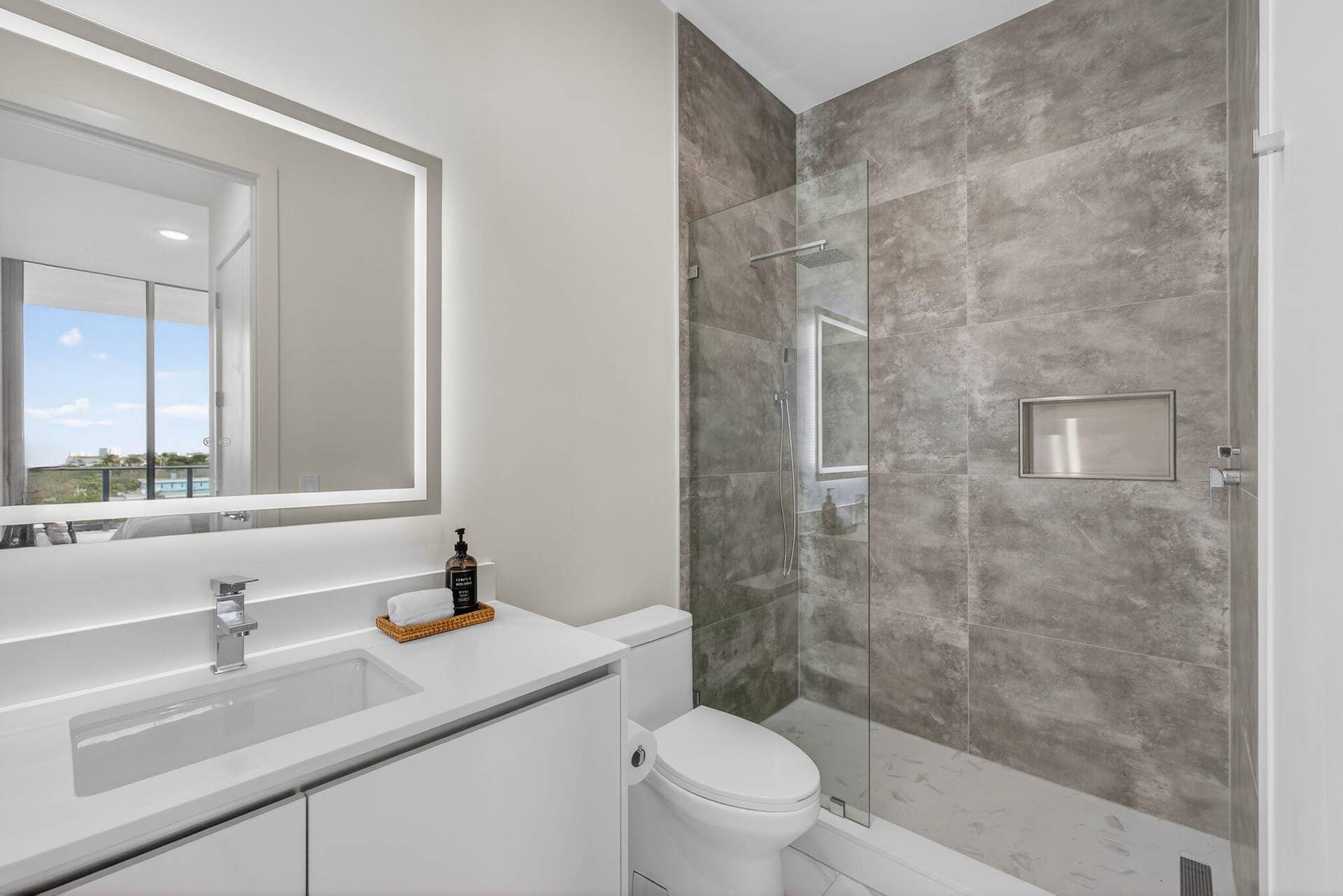 220 Lake Shore Drive, #609, Lake Park, FL 33403 43