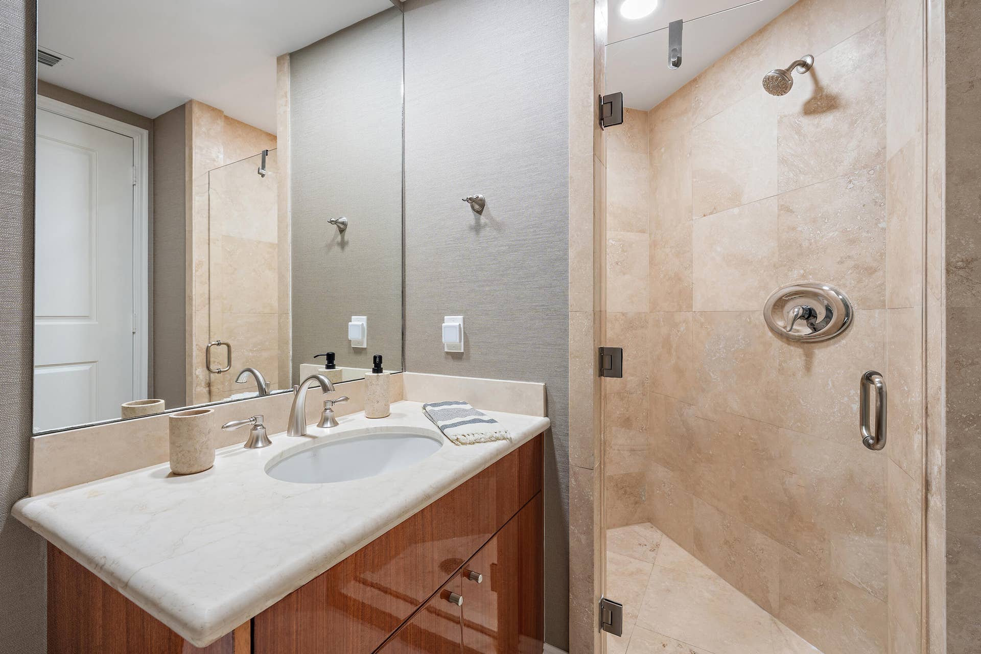 2700 N Ocean Drive, #801b, Singer Island, FL 33404 Bedroom 3 Bath