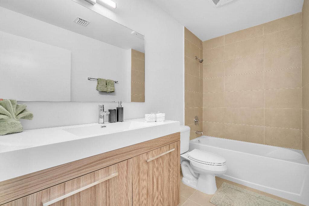 501 N Dixie Highway, #108A, Hallandale Beach, FL 33009 42612_08_image-196648_09.28.2026