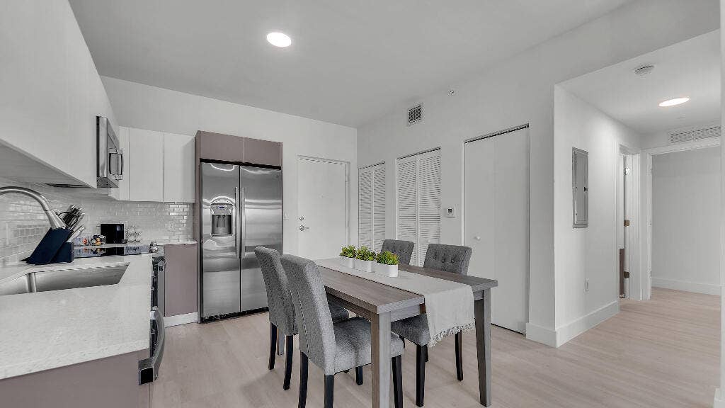 501 N Dixie Highway, #108A, Hallandale Beach, FL 33009 42612_04_image-196644_09.28.2026