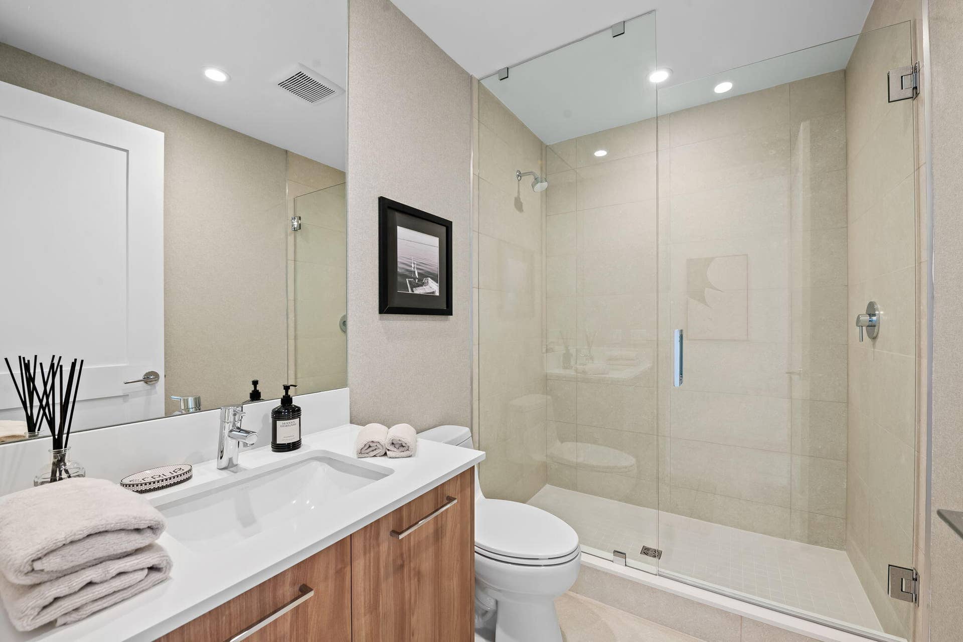 Guest suite (1) bath