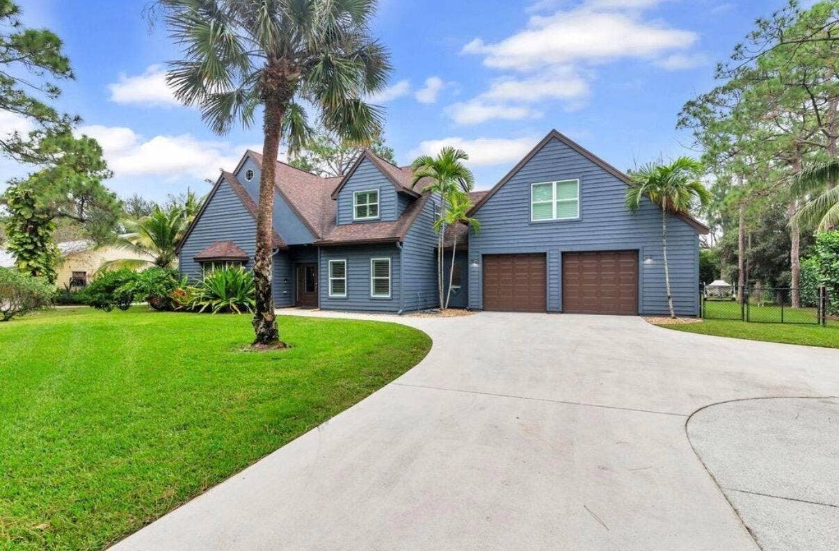 Trlwd front yard