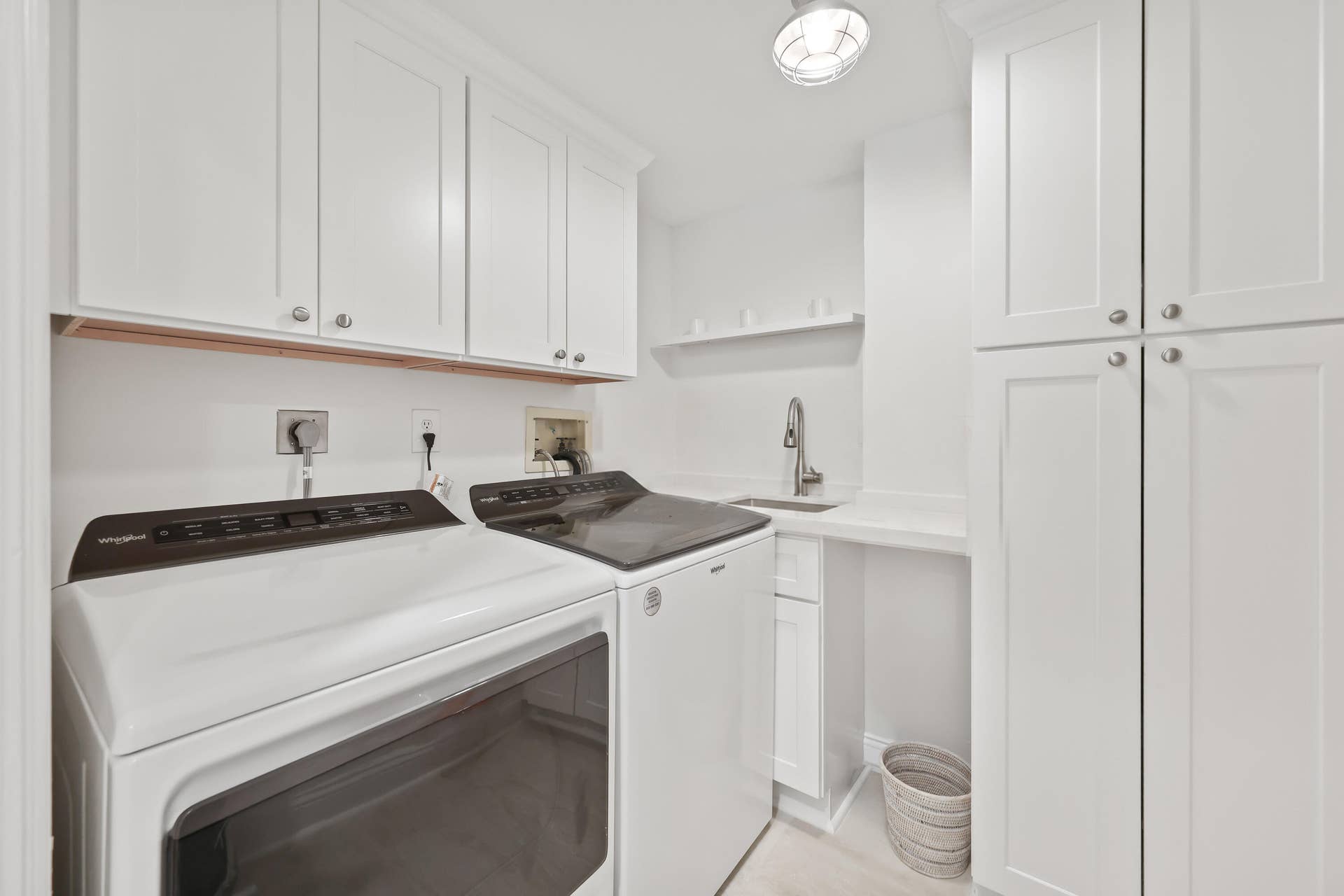 2150 S Ocean Boulevard, #5B, Delray Beach, FL 33483 Laundry