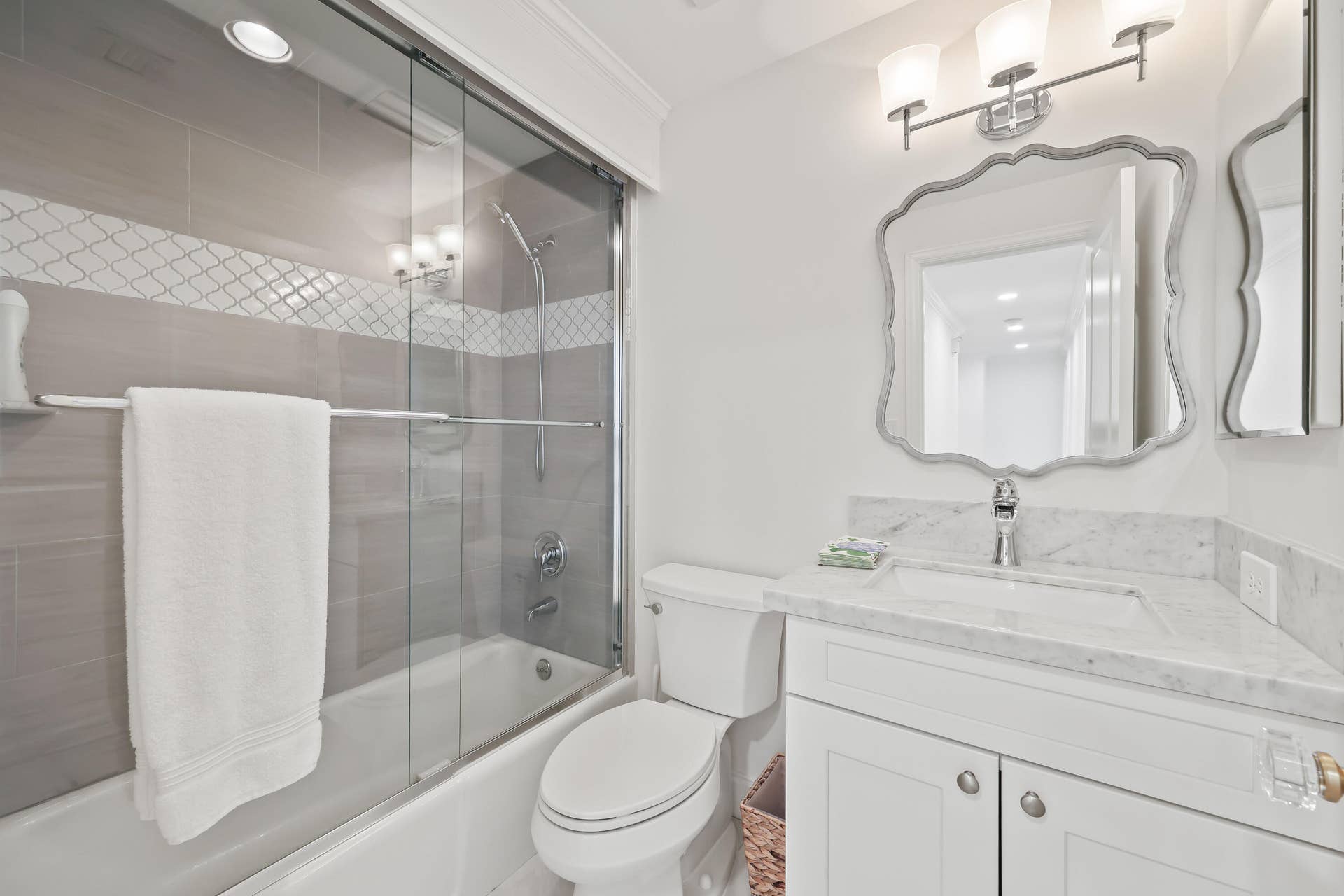 2150 S Ocean Boulevard, #5B, Delray Beach, FL 33483 Full Guest Bath