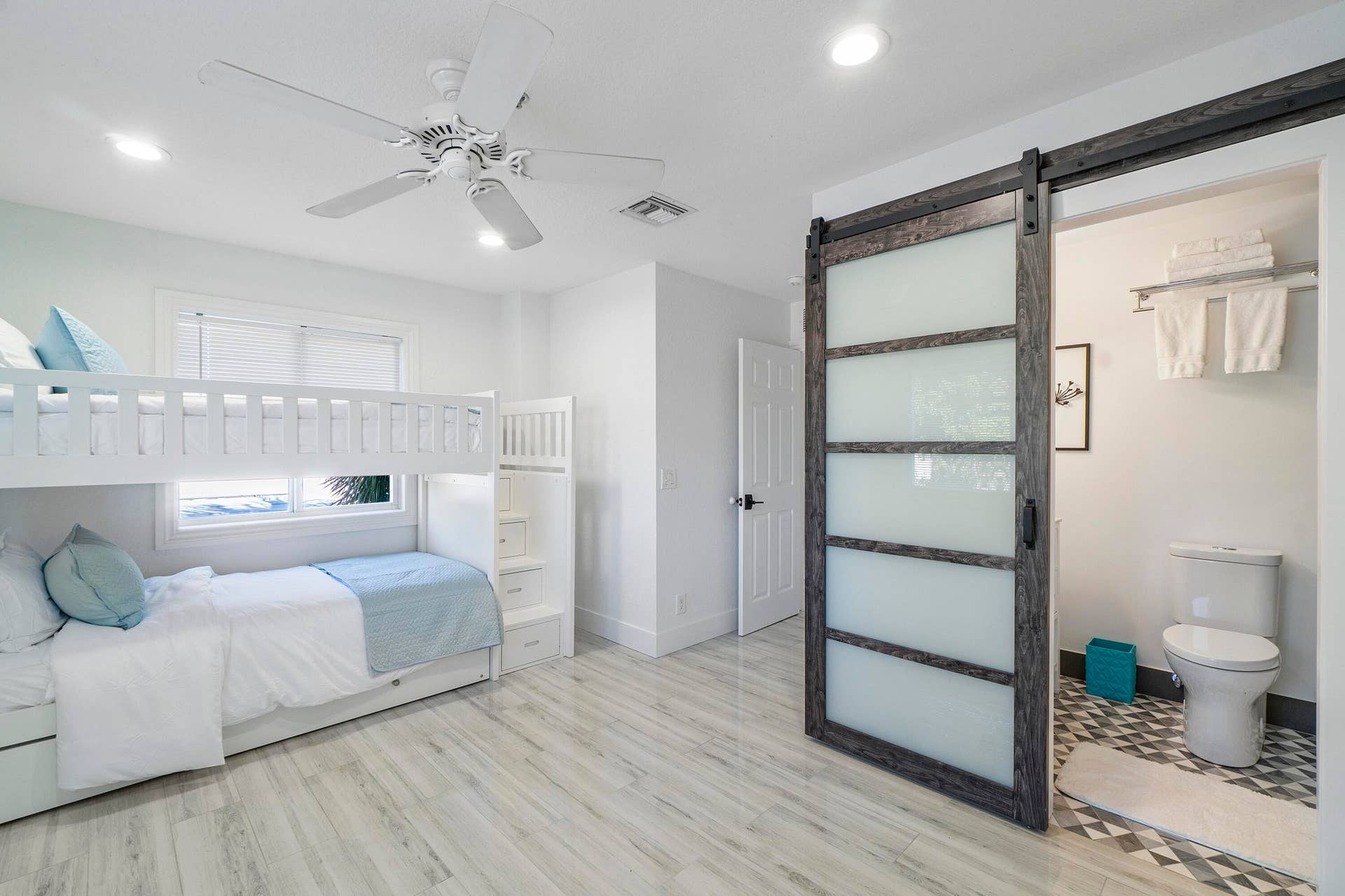 4218 Sea Grape Drive, Lauderdale By The Sea, FL 33308 4218 Sea Grape Dr_15