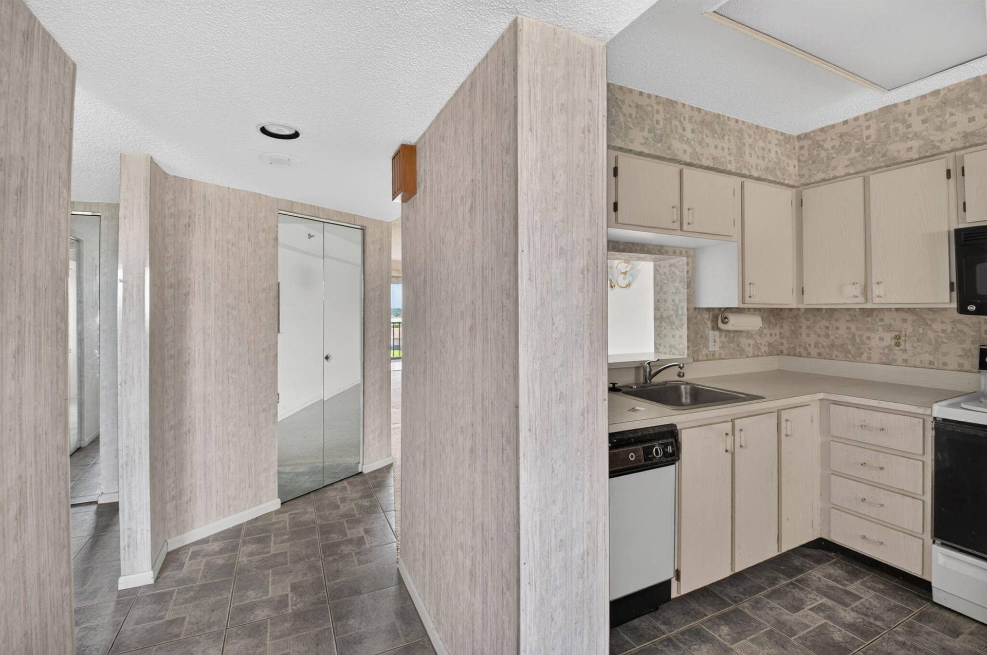7260 KINGHURST Drive, #404, Delray Beach, FL 33446 6-web-or-mls-DSC_9059