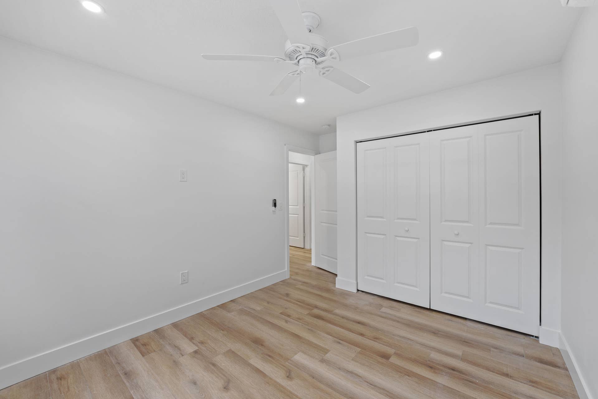 1279 Beach Road, #2, Riviera Beach, FL 33404 16-DSC02246