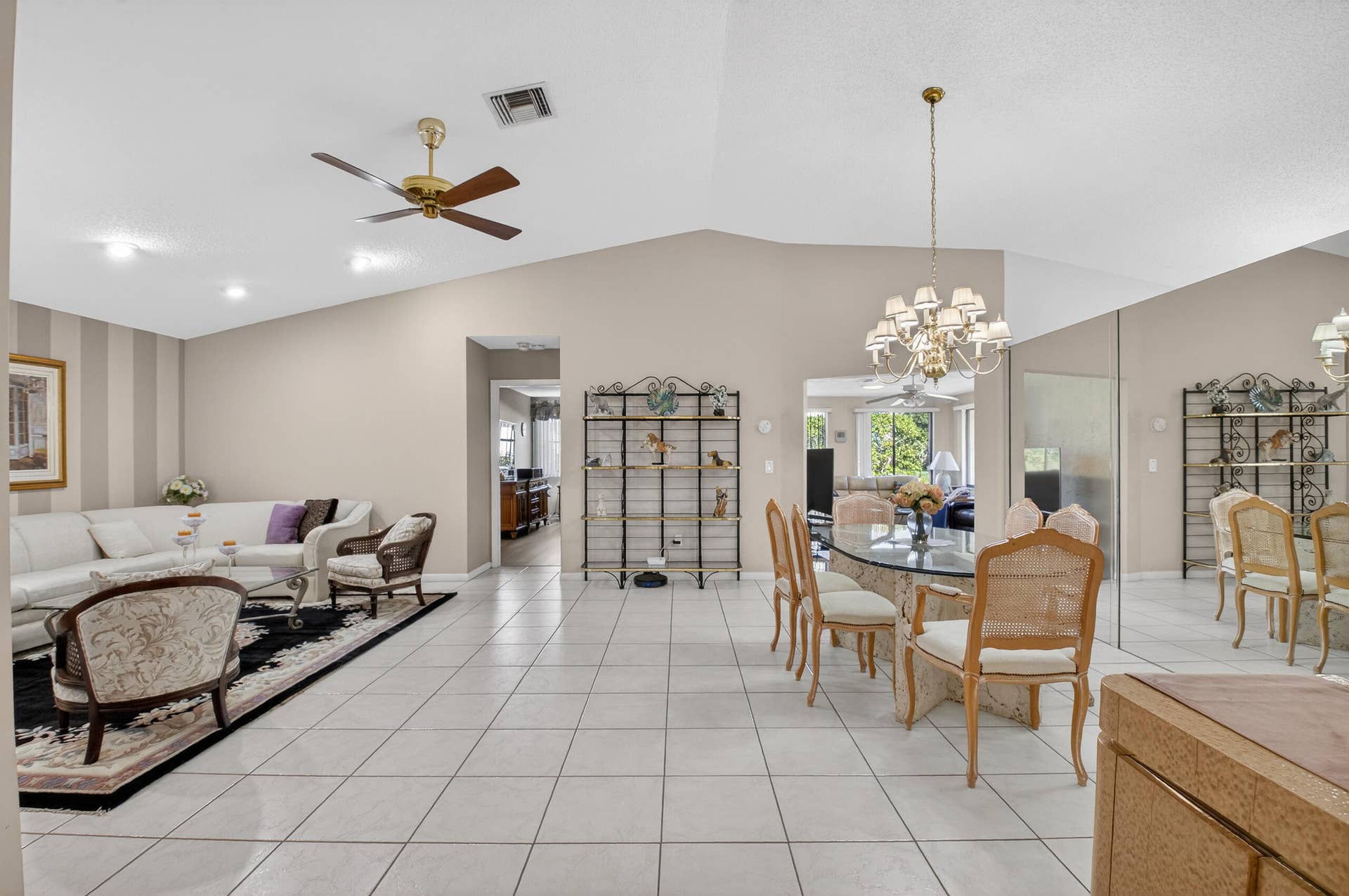 LIVING/DINING