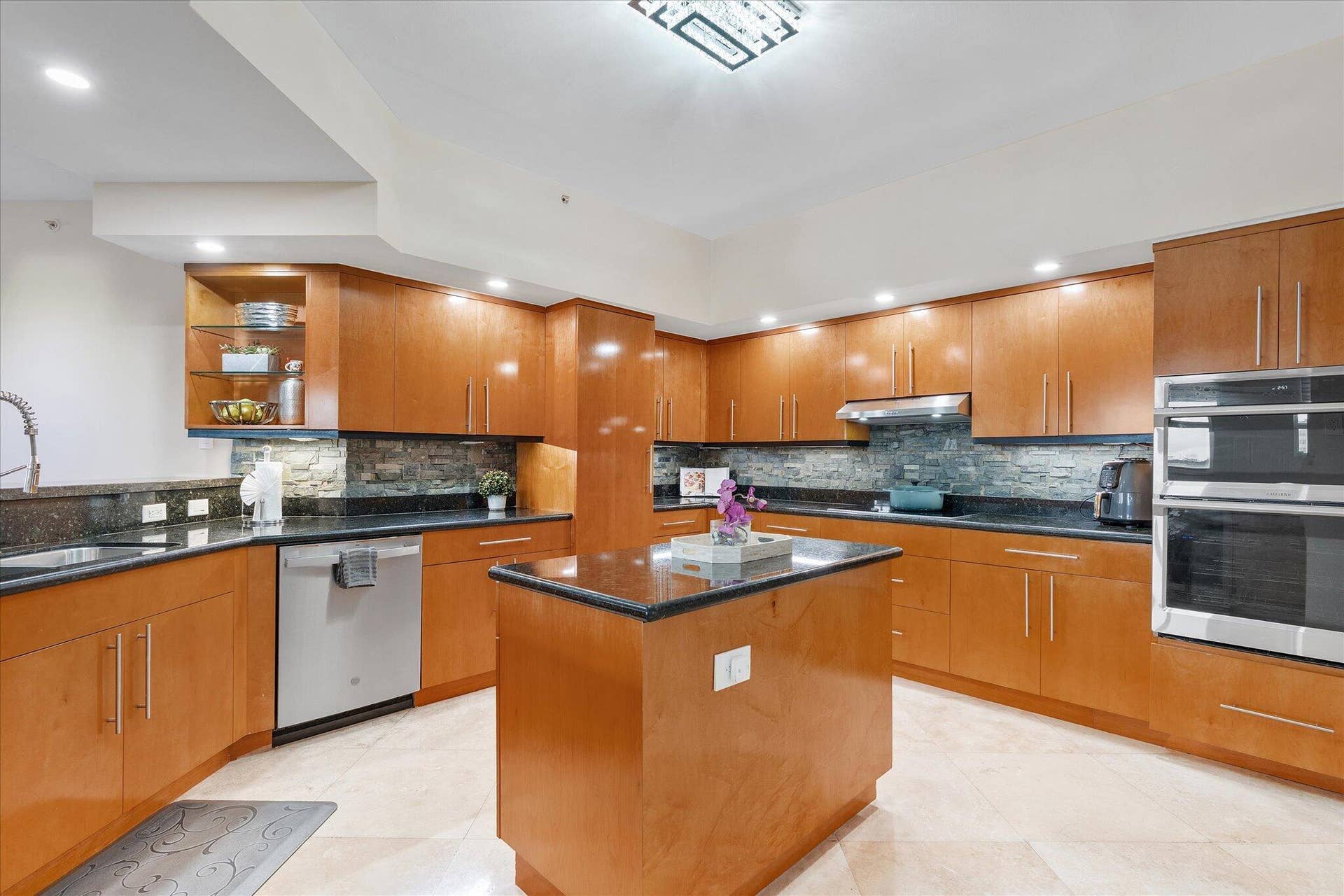25-615 Bayshore Dr 603_025