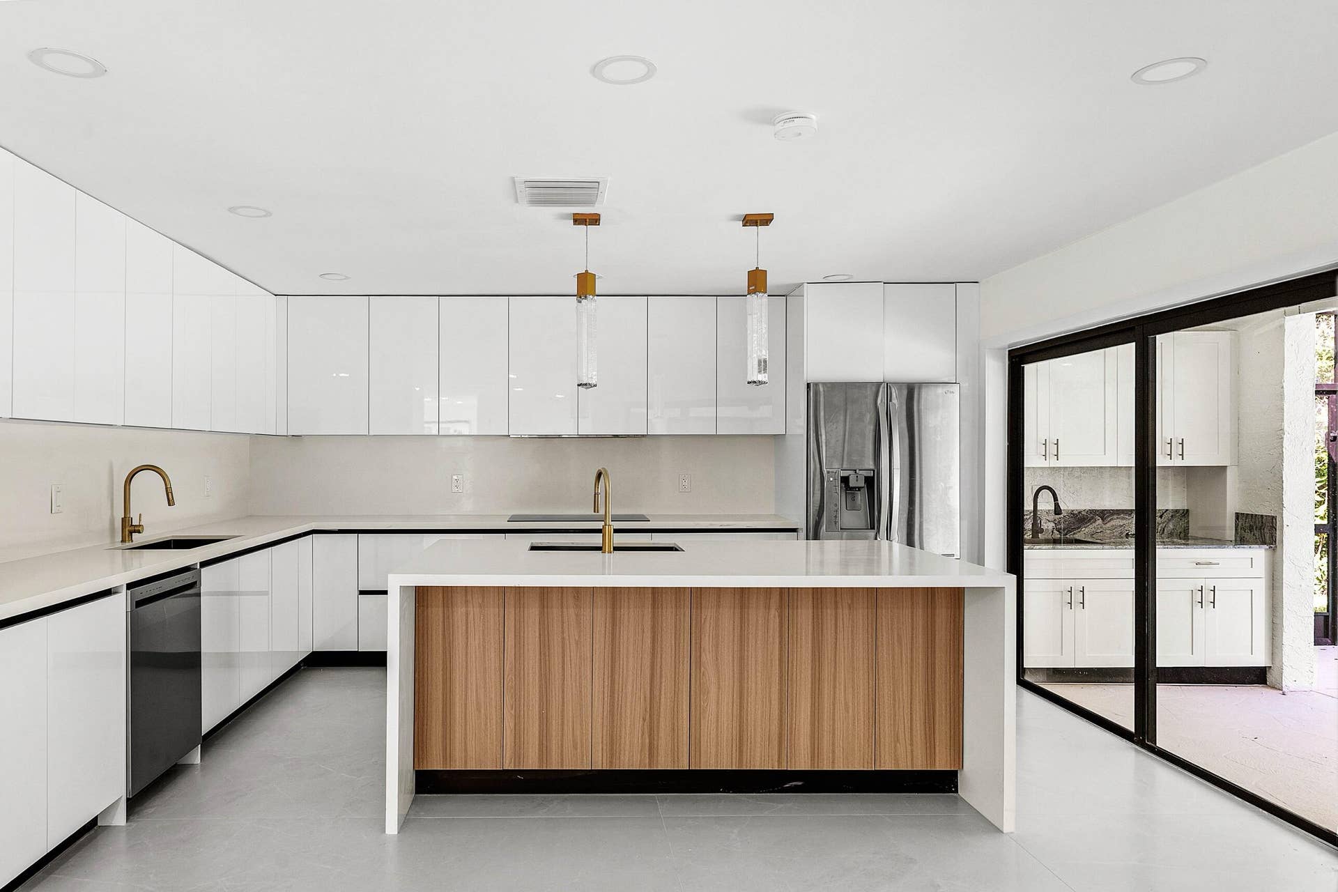 10264 Crosswind Road, Boca Raton, FL 33498 Light and bright kitchen