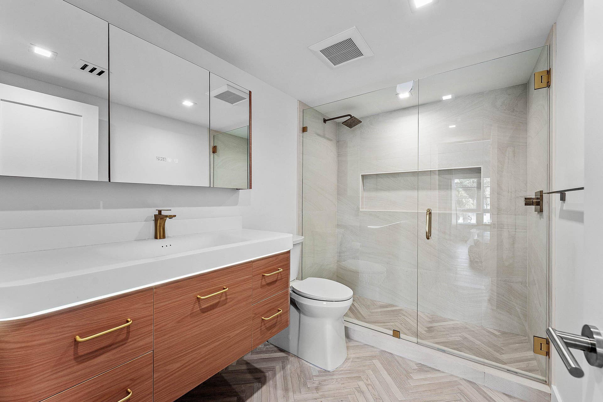 50 East Road, #3C, Delray Beach, FL 33483 Master Bathroom