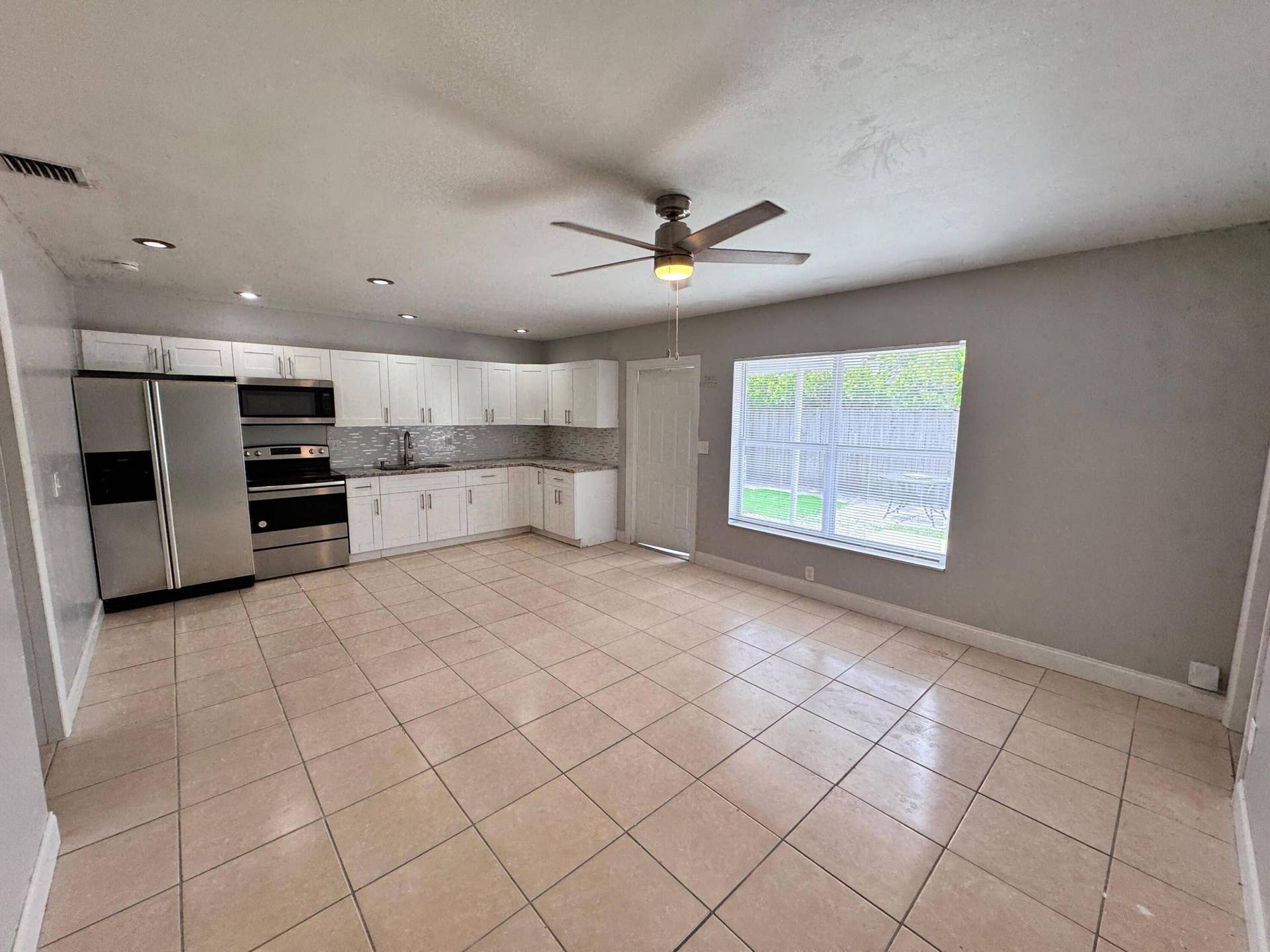 16 NE 9th Avenue, Deerfield Beach, FL 33441 Living Room