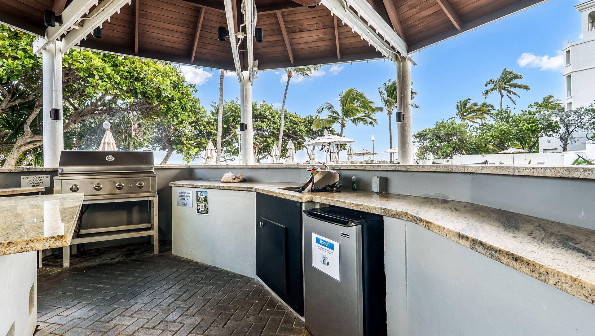 Outdoor Kitchen at Clubhouse