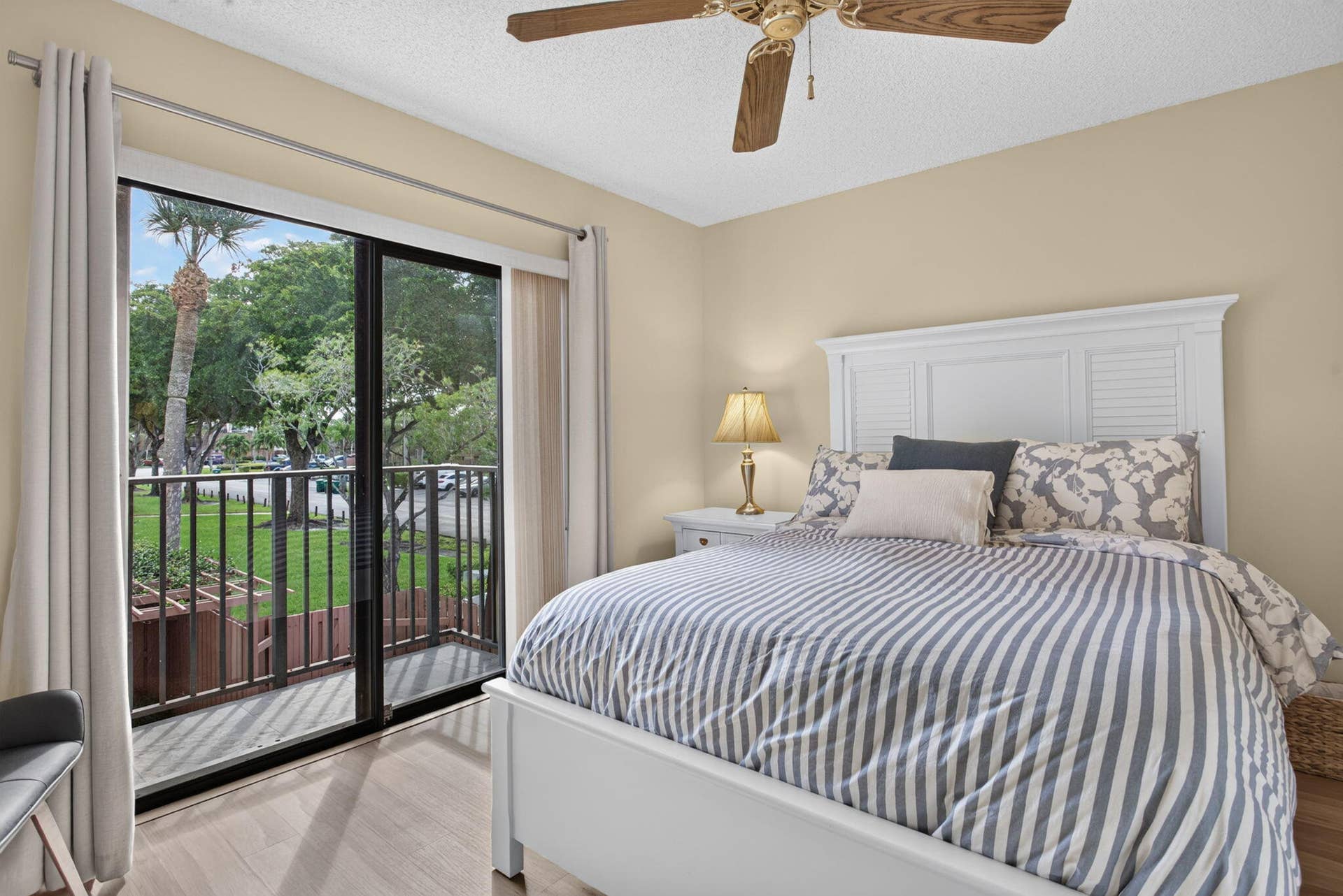 5551 NW 61ST Place, Tamarac, FL 33319 32-web-or-mls-5551-34