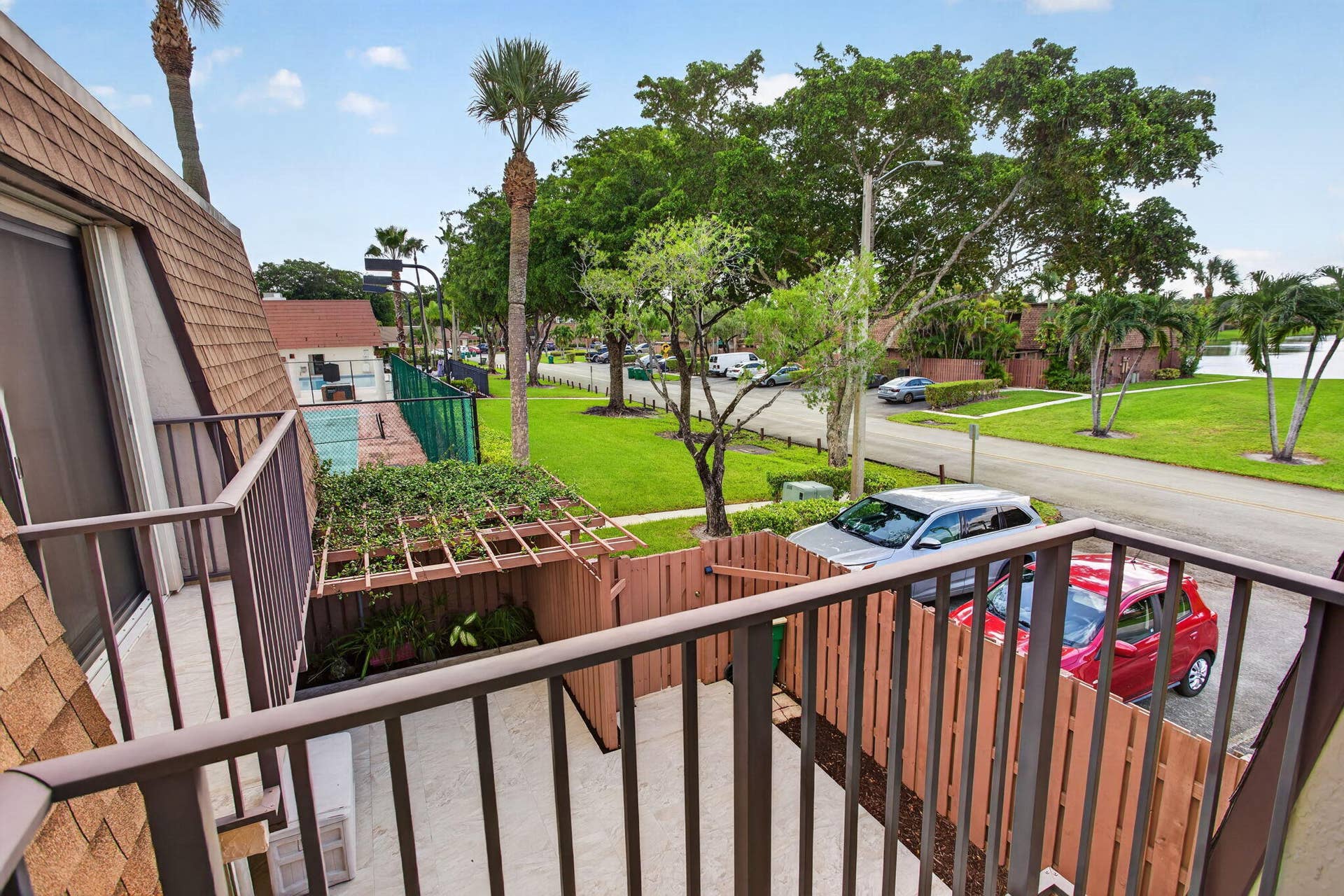 5551 NW 61ST Place, Tamarac, FL 33319 33-web-or-mls-5551-35
