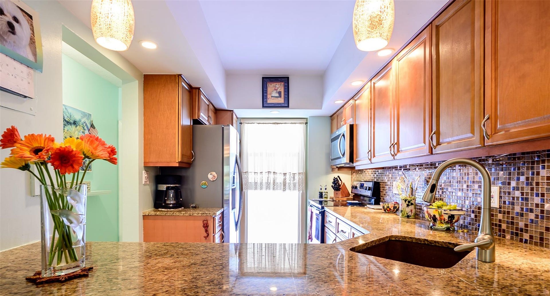 Kitchen & Breakfast Bar